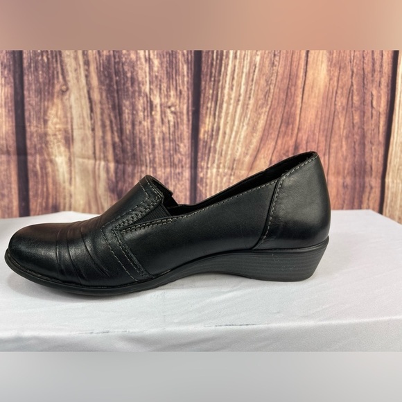 Earth Origins black leather slip on shoes women’s size 7m - Picture 5 of 17